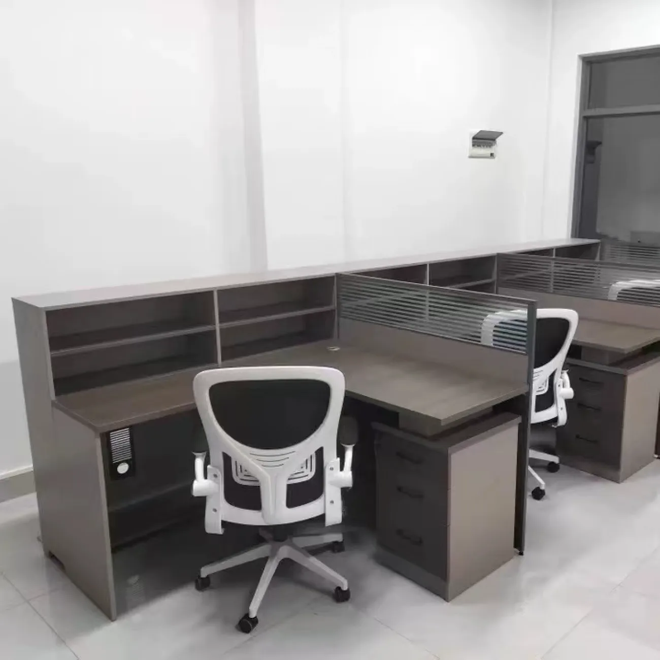 Практичный офисный стол Baishengfeng в разных вариантах OS39829-32 Практичный офисный стол Baishengfeng в разных вариантах OS39829-32