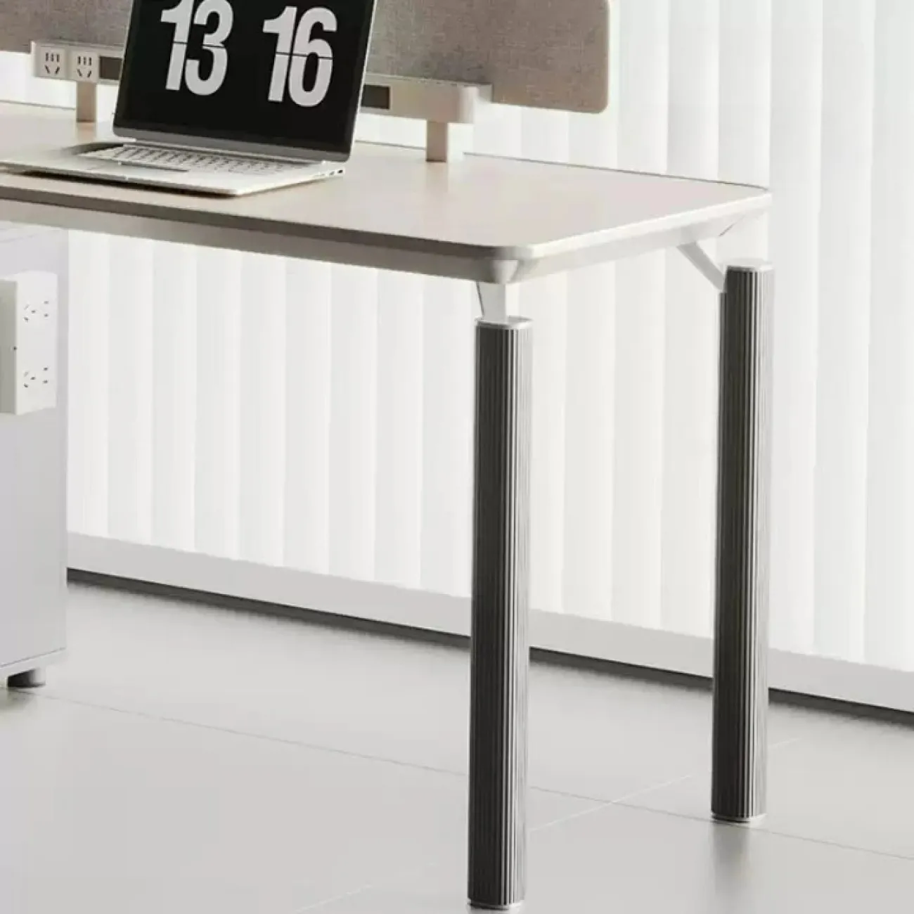 Практичный офисный стол для персонала Baishengfeng в разных вариантах OS39989-32