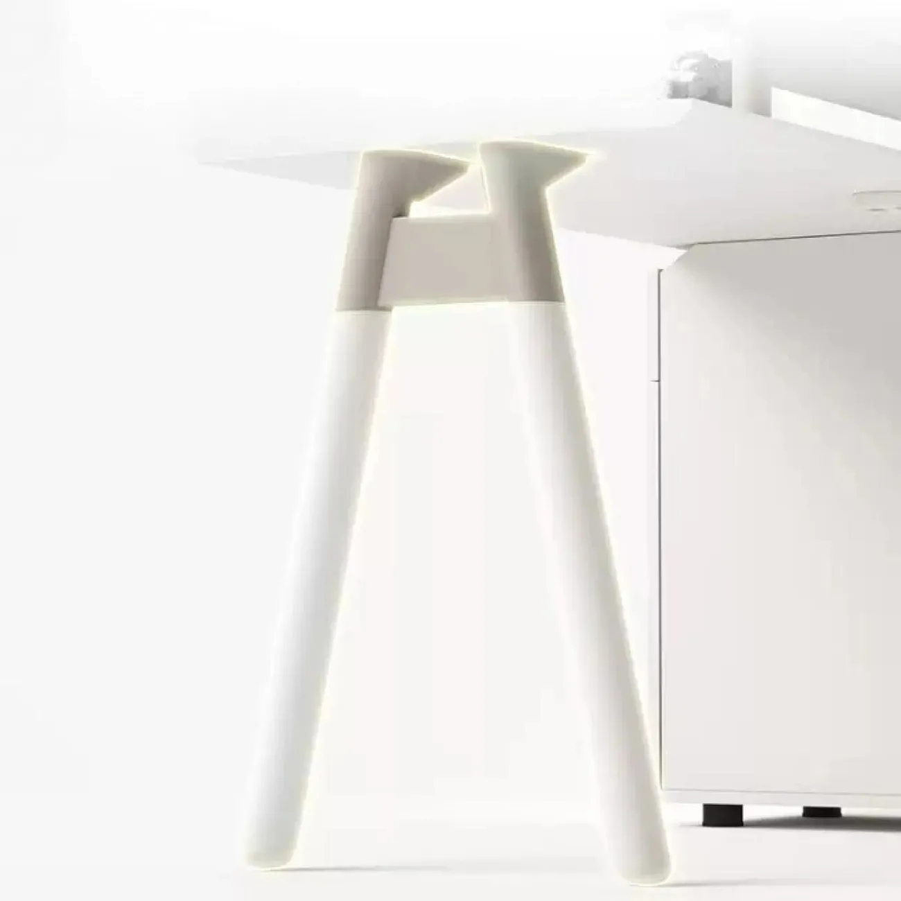 Практичный офисный стол Dixin из ДСП OS40036-32