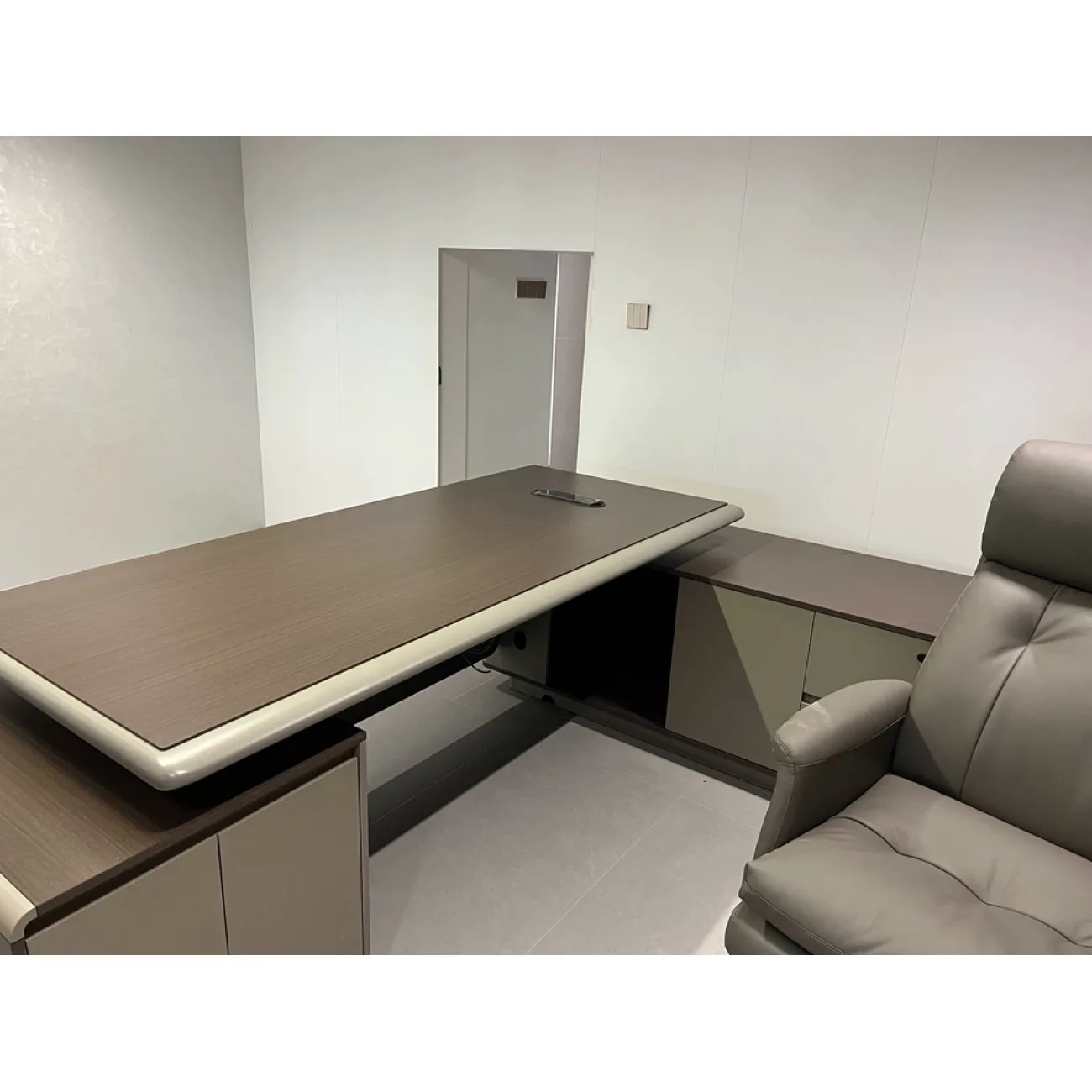 Роскошный стол руководителя Dixin с подсветкой OS40047-32