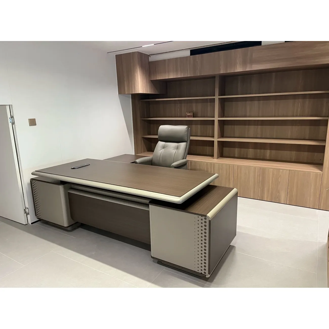 Роскошный стол руководителя Dixin с подсветкой OS40047-32