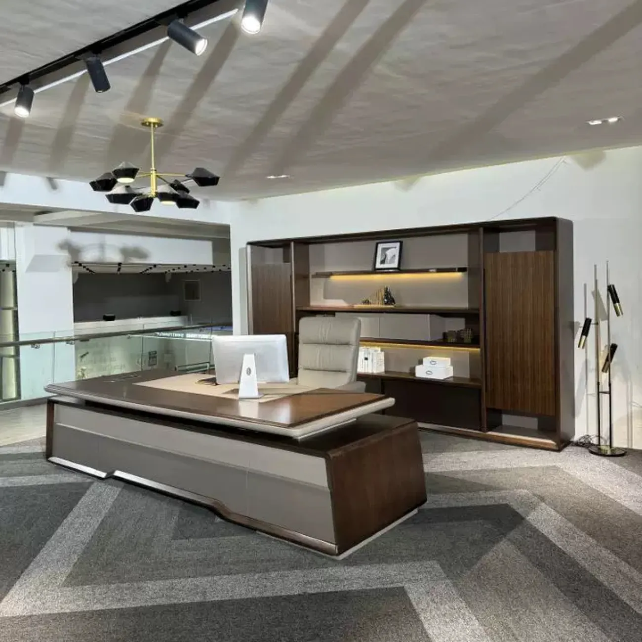 Практичный стол руководителя Dixin из МДФ OS40055-32