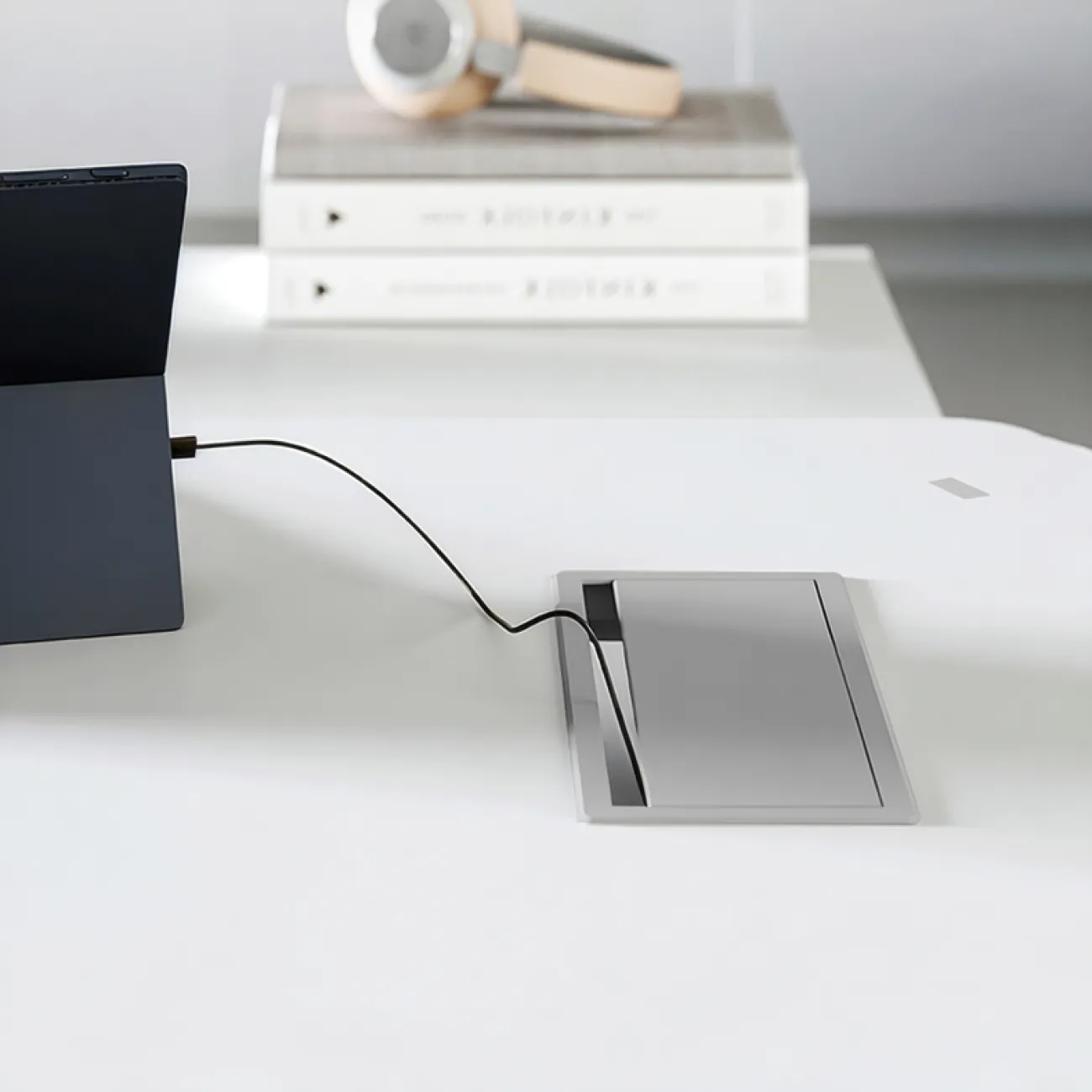 Роскошный стол руководителя Wolin с подсветкой OS40108-32