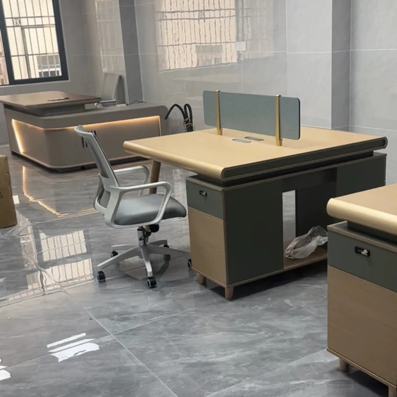 Практичный офисный стол Wolin из ДСП OS40109-32