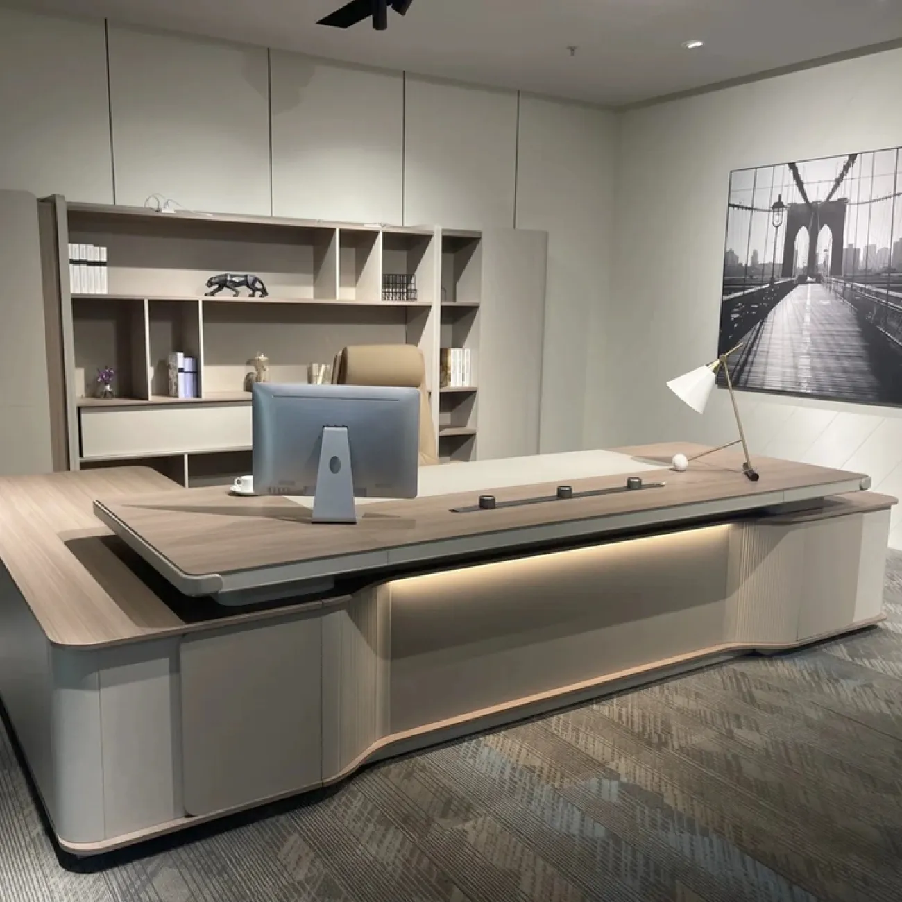 Роскошный стол руководителя Wolin с подсветкой OS40128-32 Роскошный стол руководителя Wolin с подсветкой OS40128-32