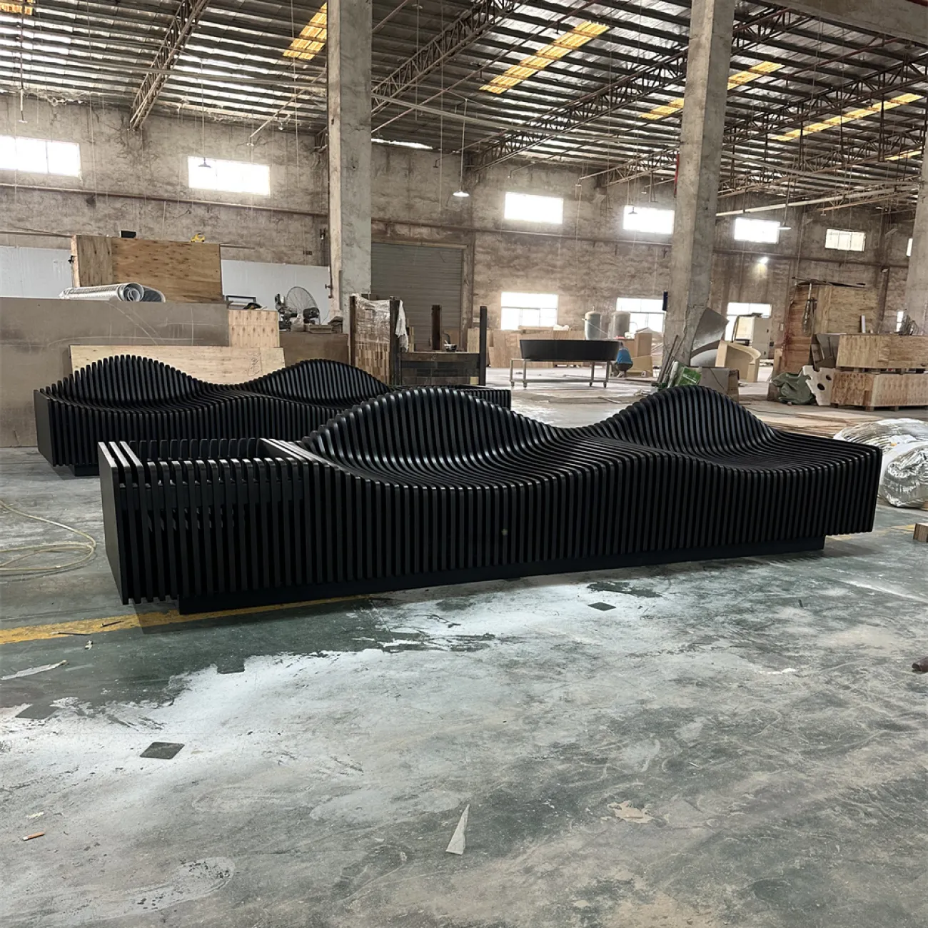 Оригинальная скамейка c отделом для кашпо JX от LaLume из дерева SK40161-32 Оригинальная скамейка c отделом для кашпо JX от LaLume из дерева SK40161-32