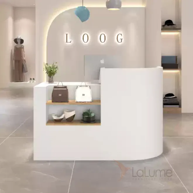 Элегантная стойка ресепшен от LaLume с полками на фасаде RS40167-32 Элегантная стойка ресепшен от LaLume с полками на фасаде RS40167-32