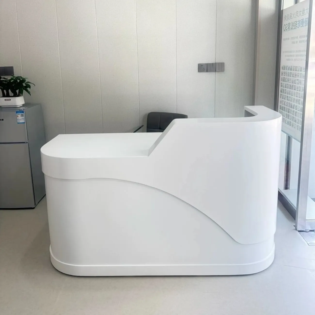 Роскошная стойка ресепшен от LaLume с подсветкой RS40231-32