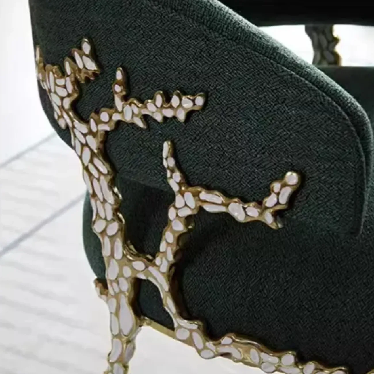 Элегантный обеденный стул MINHE от LaLume из латуни ST40244-32 Элегантный обеденный стул MINHE от LaLume из латуни ST40244-32