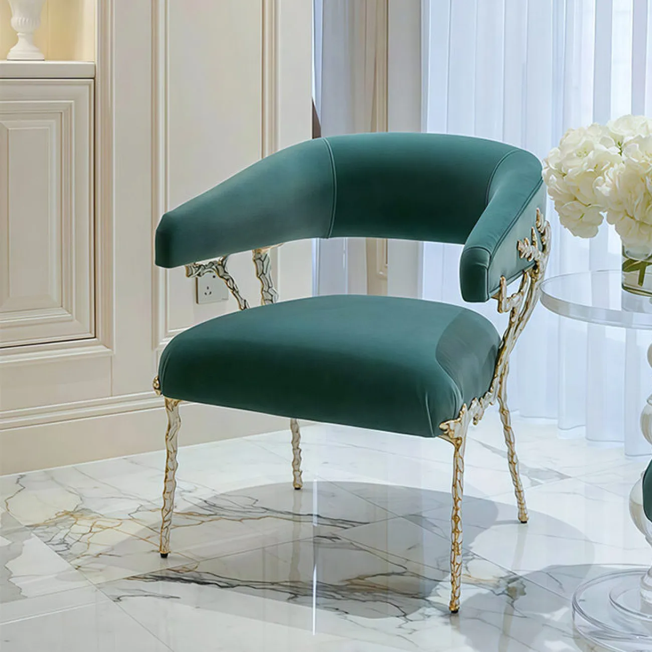 Элегантный обеденный стул MINHE от LaLume из латуни ST40244-32 Элегантный обеденный стул MINHE от LaLume из латуни ST40244-32