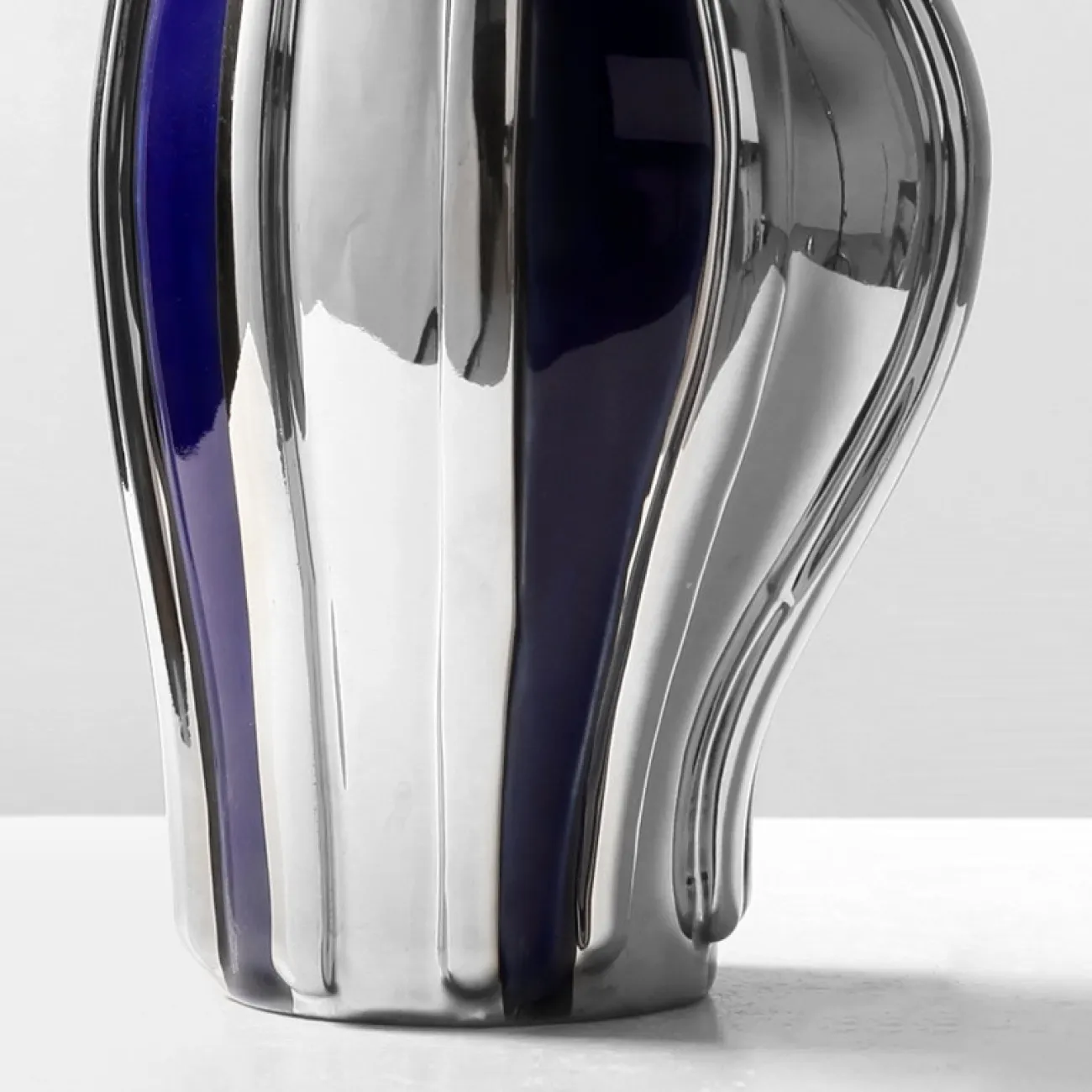 Дизайнерская ваза Vavinci от LaLume из керамики VZ40266-32 Дизайнерская ваза Vavinci от LaLume из керамики VZ40266-32