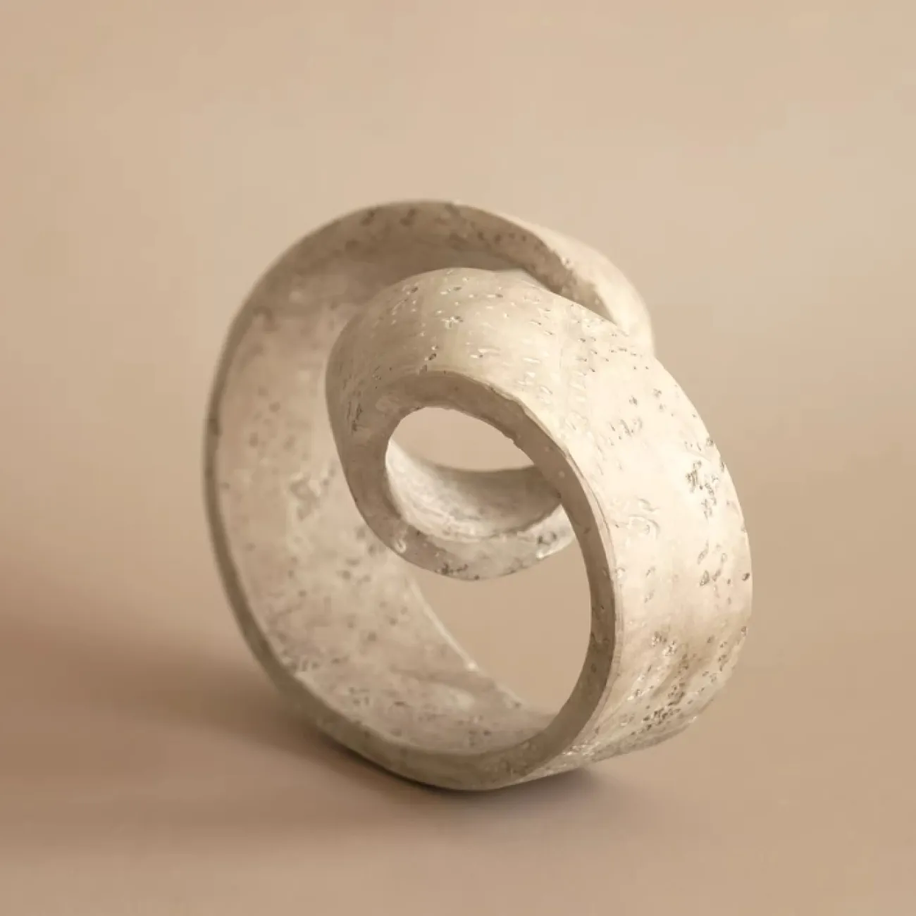 Декоративная статуэтка Vavinci от LaLume из имитации травертина ST40268-32