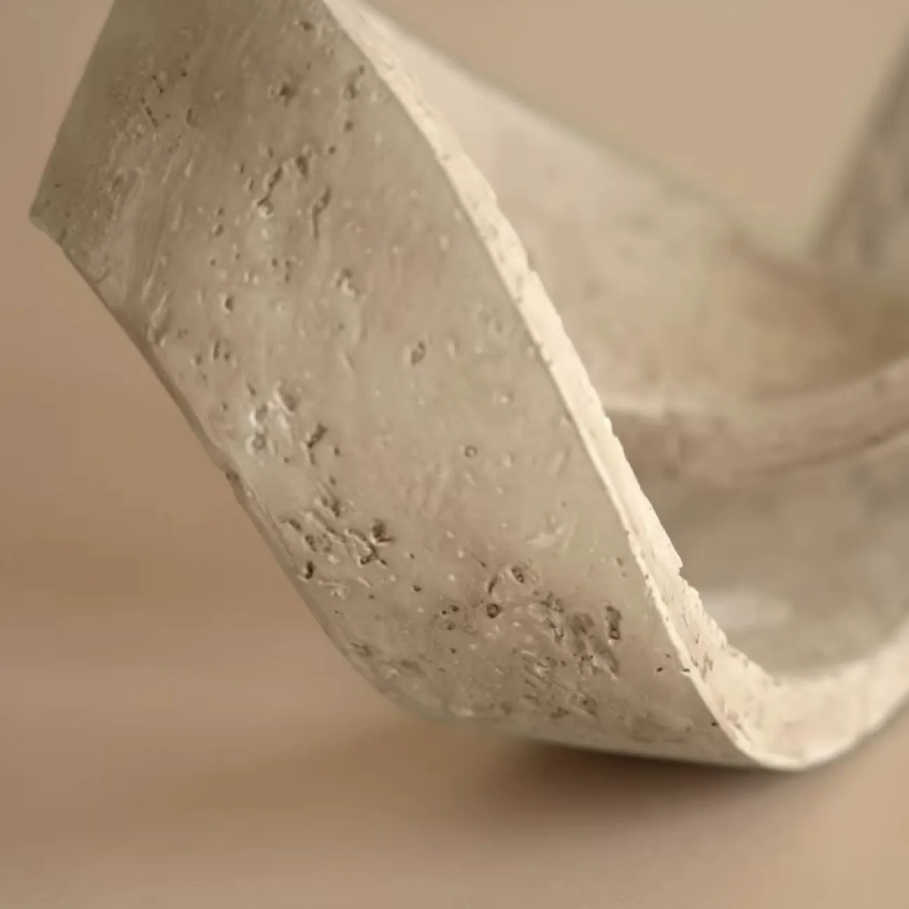 Декоративная статуэтка Vavinci от LaLume из имитации травертина ST40268-32