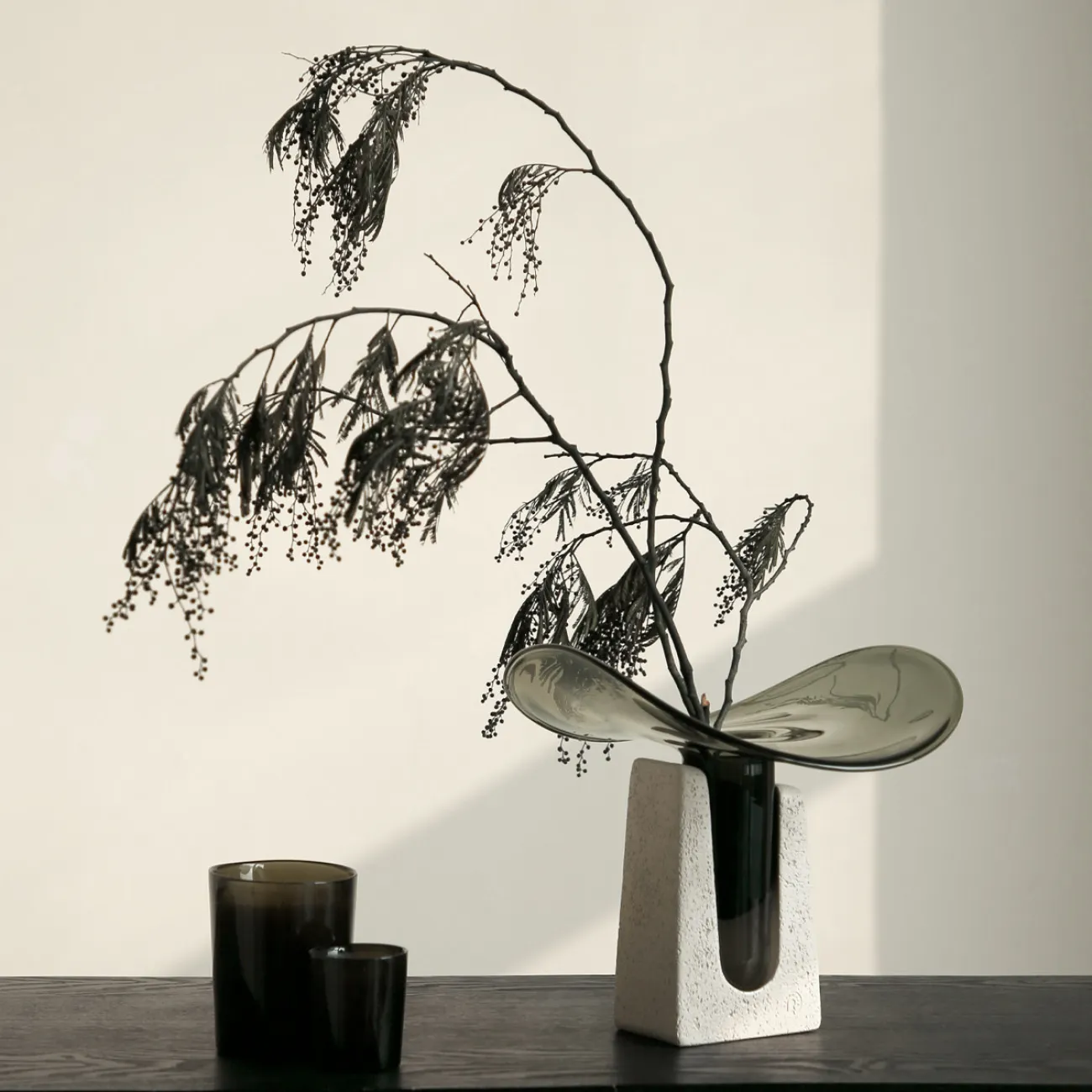 Оригинальная ваза Vavinci от LaLume из стекла и бетона VZ40270-32