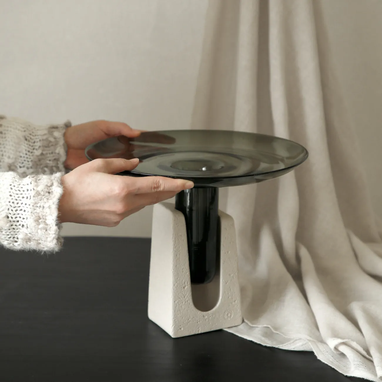 Оригинальная ваза Vavinci от LaLume из стекла и бетона VZ40270-32