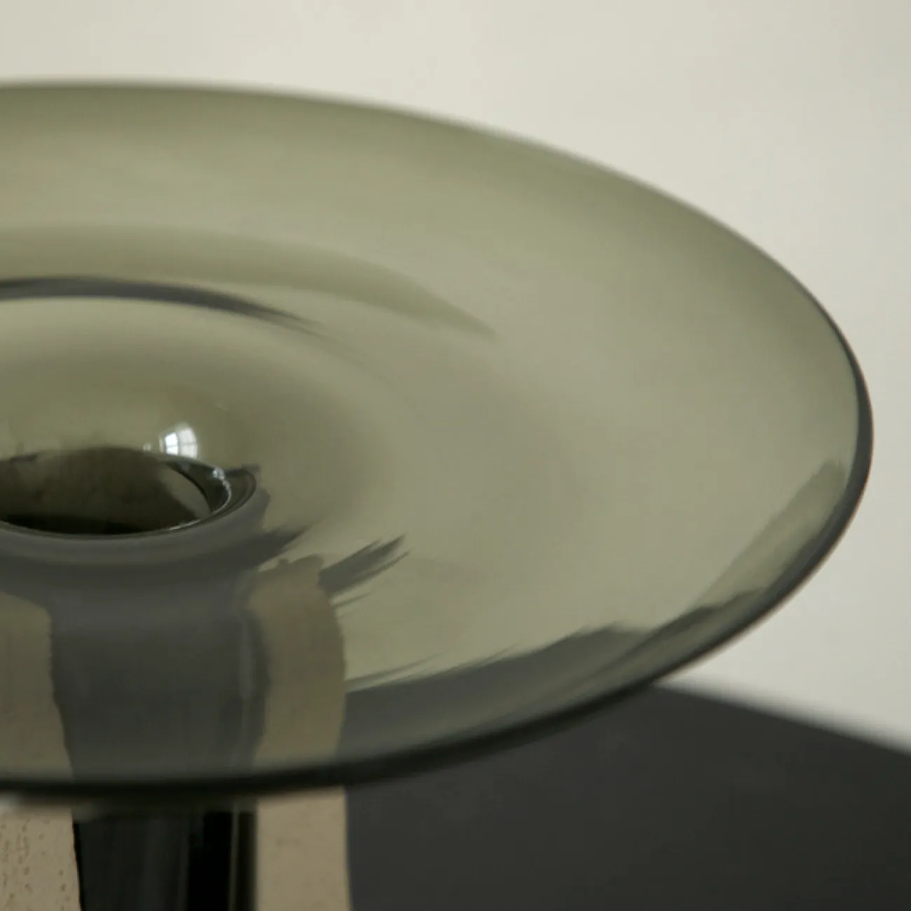 Оригинальная ваза Vavinci от LaLume из стекла и бетона VZ40270-32