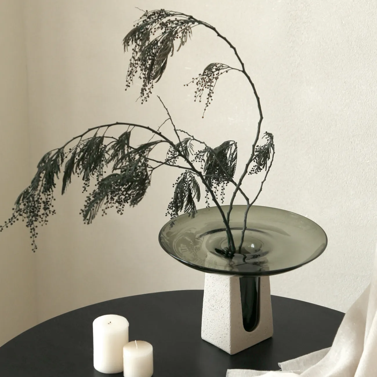 Оригинальная ваза Vavinci от LaLume из стекла и бетона VZ40270-32 Оригинальная ваза Vavinci от LaLume из стекла и бетона VZ40270-32