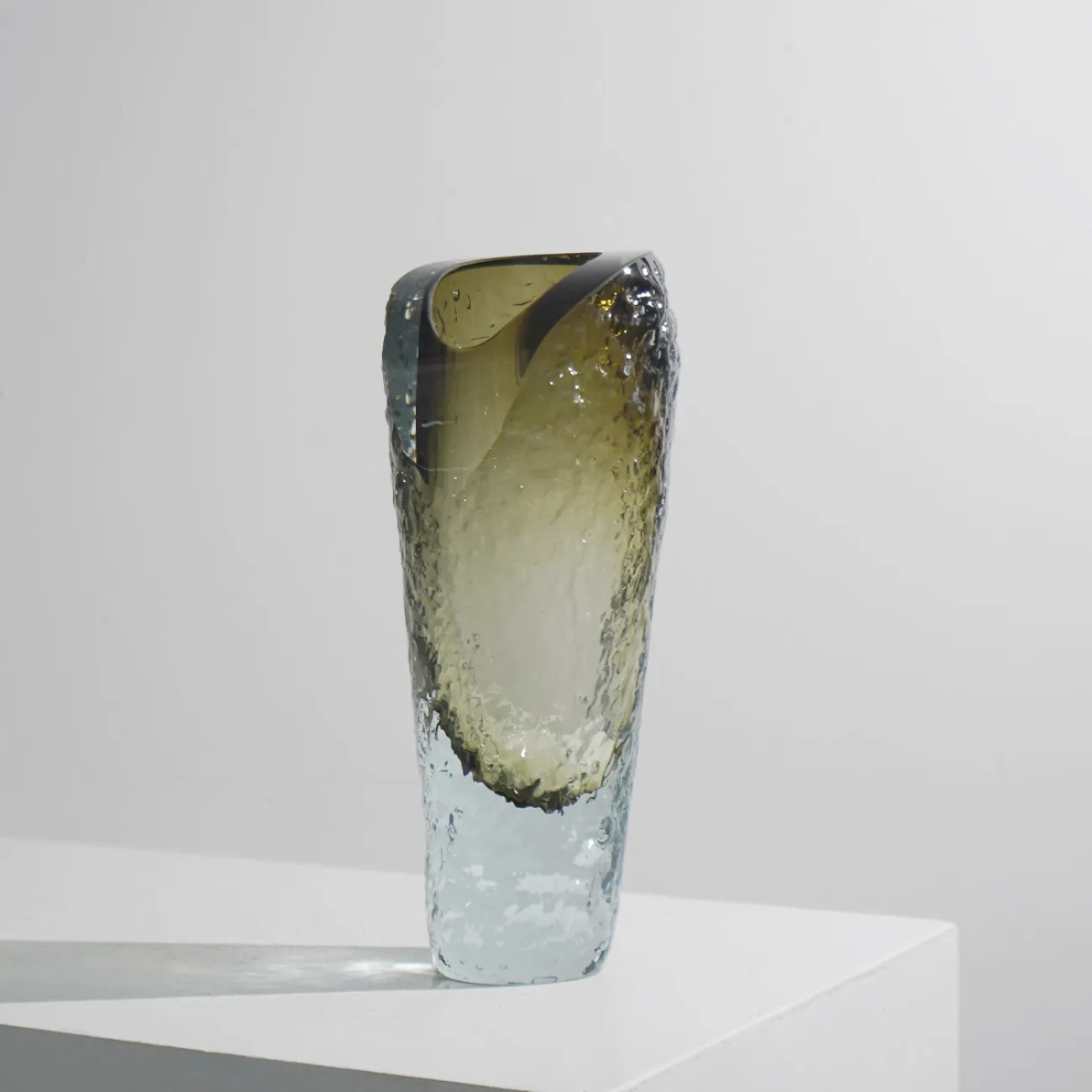 Красивая фактурная ваза Vavinci от LaLume из стекла VZ40271-32