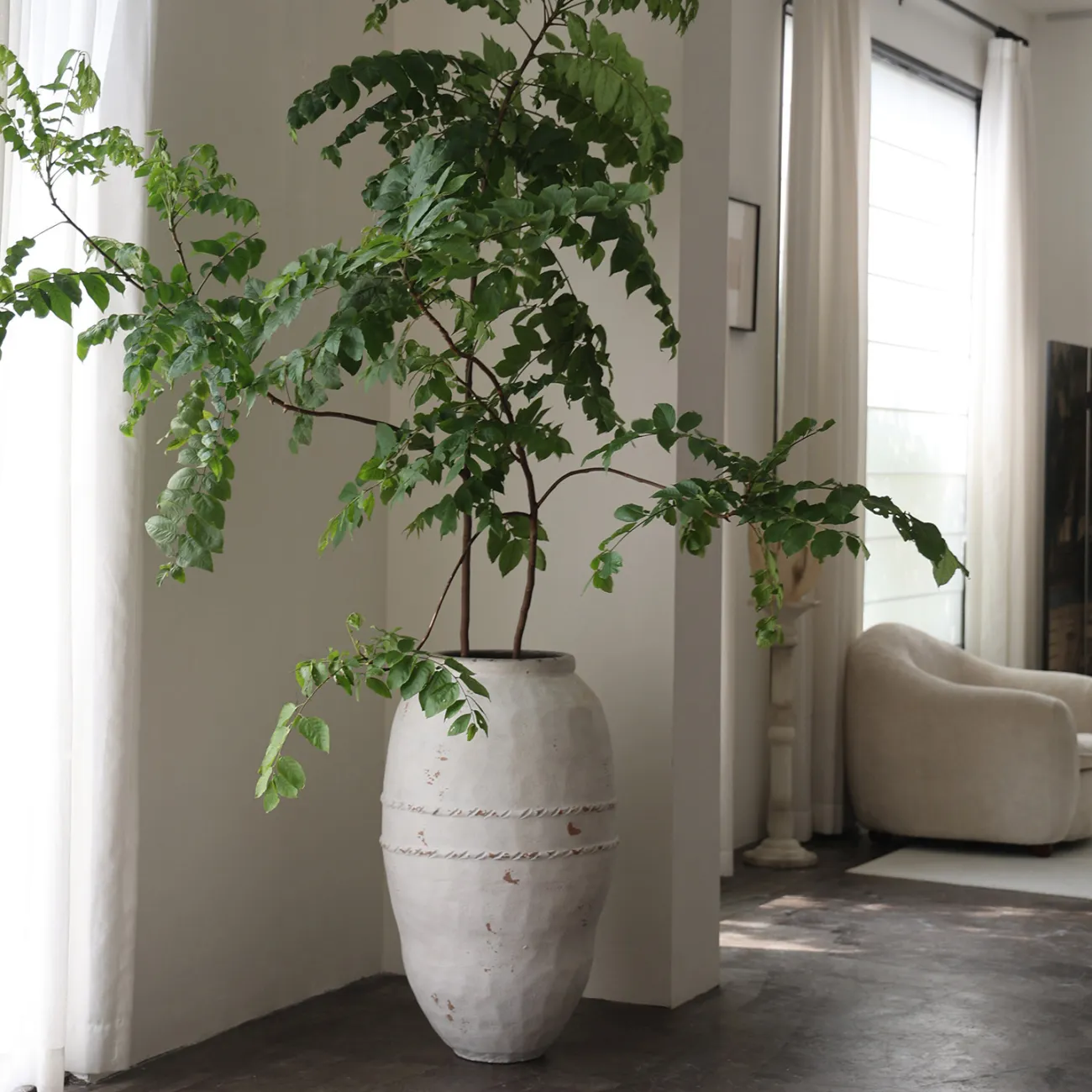 Античная напольная ваза White Lily от LaLume из керамики VZ40275-32 Античная напольная ваза White Lily от LaLume из керамики VZ40275-32