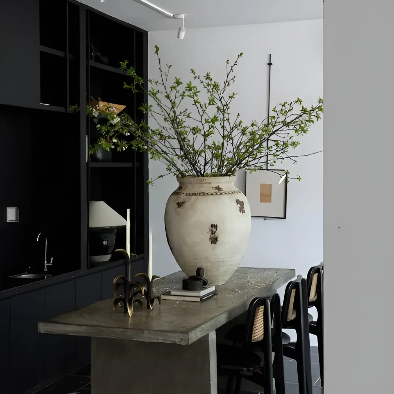 Античная напольная ваза White Lily от LaLume из керамики VZ40276-32