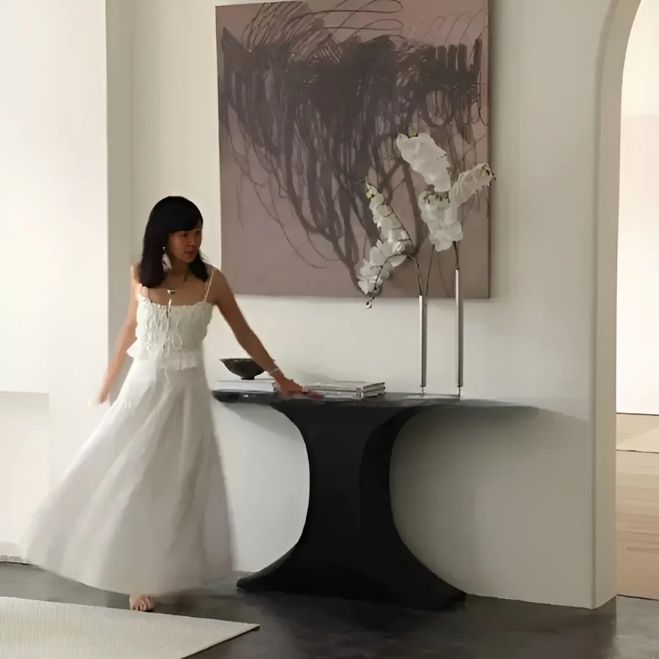 Элегантный пристенный столик White Lily от LaLume из дерева PS40277-32