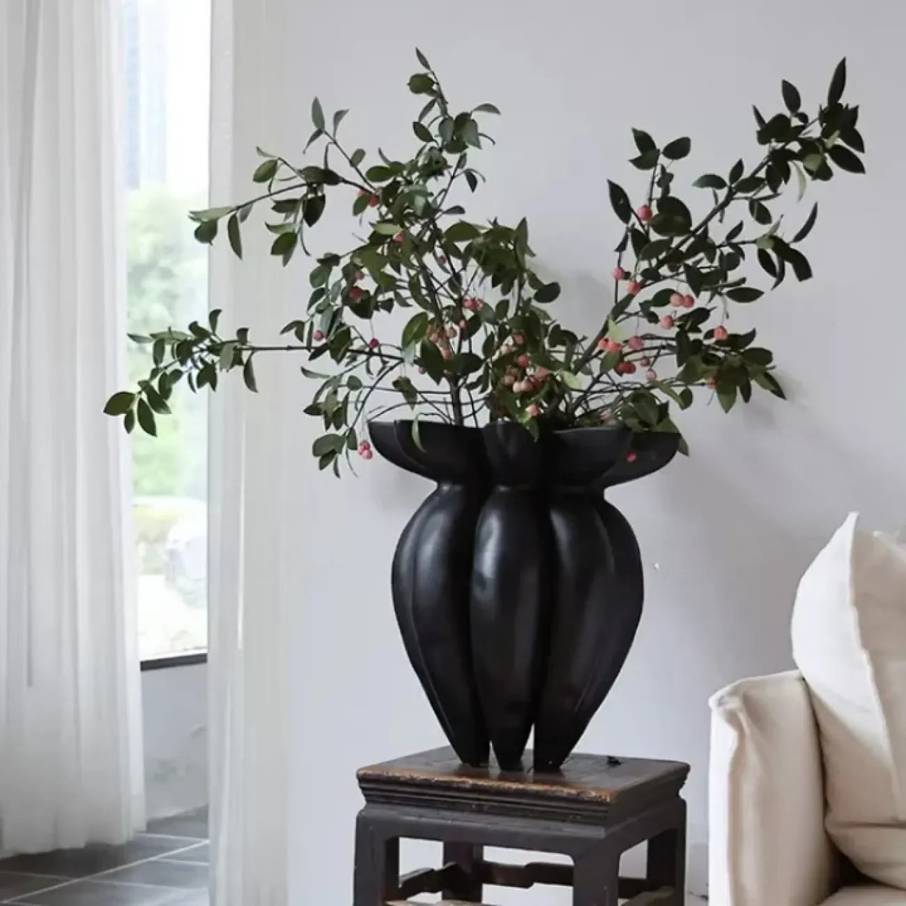 Оригинальная ваза White Lily от LaLume из пластика со стекловолокном VZ40278-32 Оригинальная ваза White Lily от LaLume из пластика со стекловолокном VZ40278-32