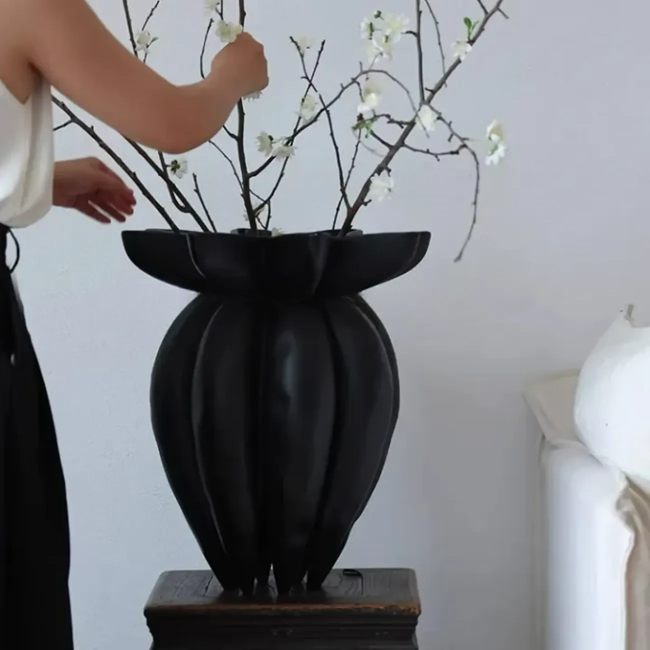 Оригинальная ваза White Lily от LaLume из пластика со стекловолокном VZ40278-32 Оригинальная ваза White Lily от LaLume из пластика со стекловолокном VZ40278-32