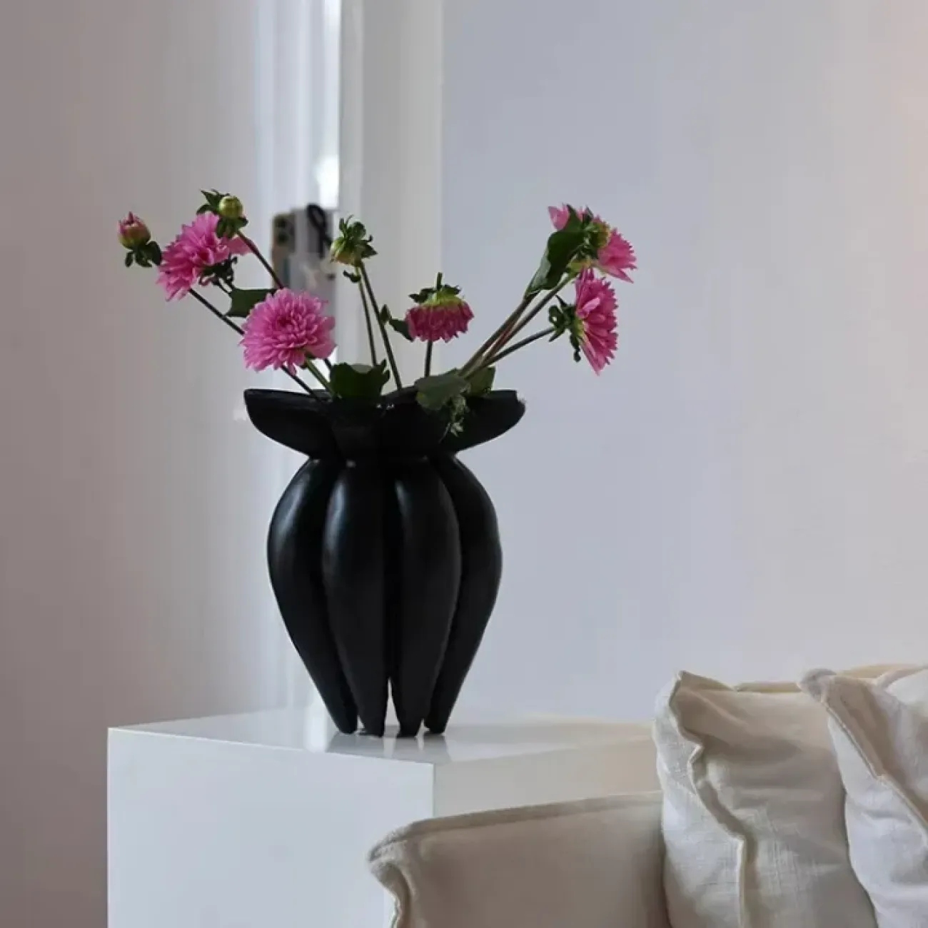 Оригинальная ваза White Lily от LaLume из пластика со стекловолокном VZ40278-32