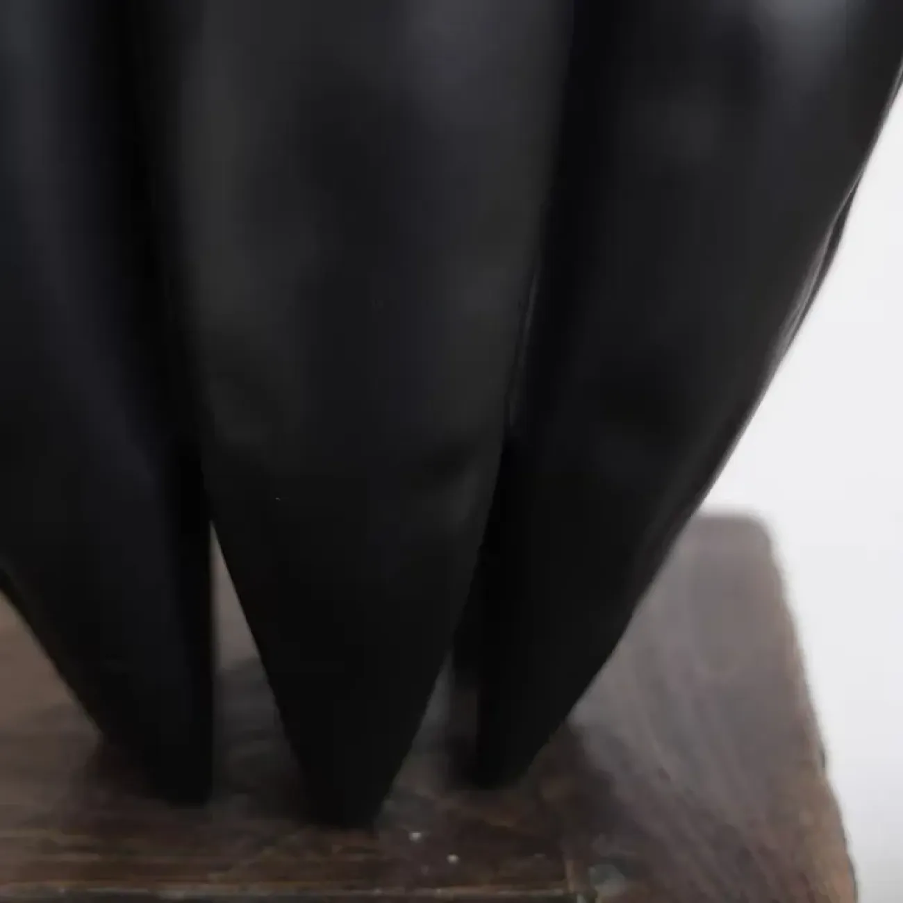 Оригинальная ваза White Lily от LaLume из пластика со стекловолокном VZ40278-32 Оригинальная ваза White Lily от LaLume из пластика со стекловолокном VZ40278-32