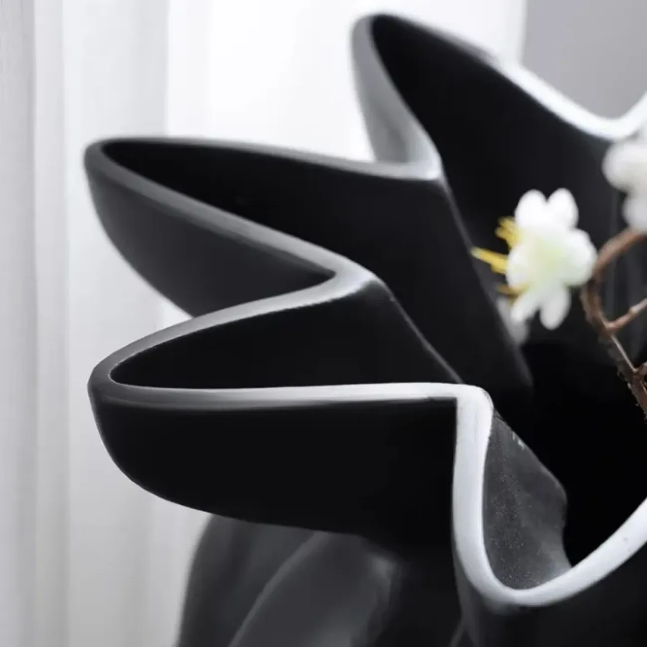 Оригинальная ваза White Lily от LaLume из пластика со стекловолокном VZ40278-32