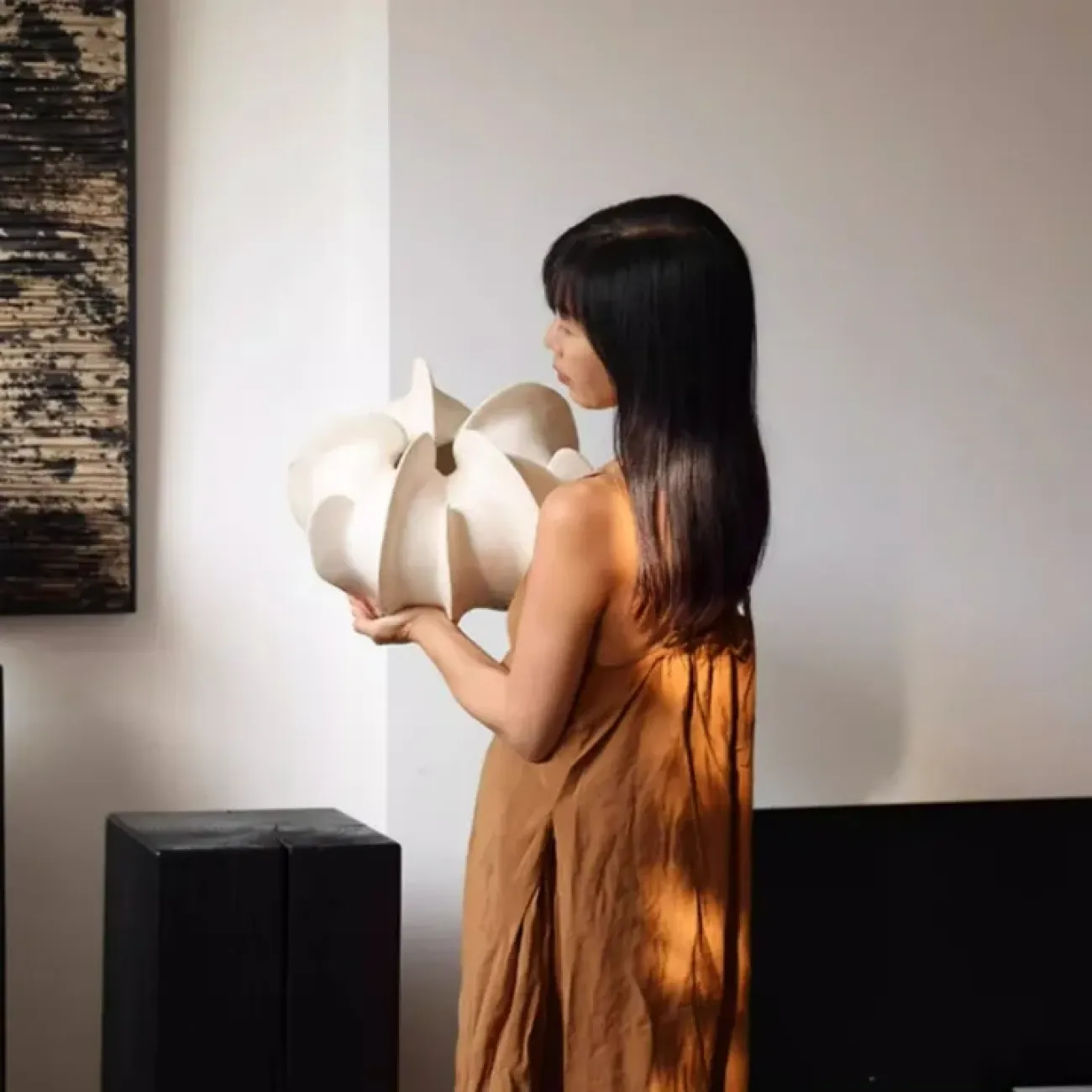 Оригинальная ваза White Lily от LaLume из керамики VZ40279-32 Оригинальная ваза White Lily от LaLume из керамики VZ40279-32