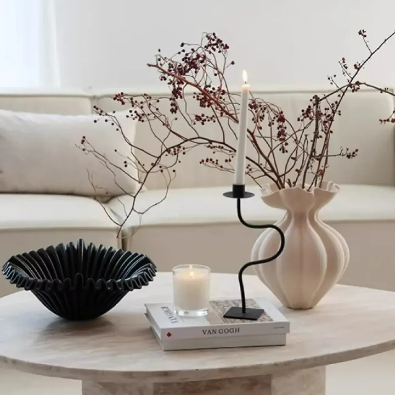 Роскошная ваза White Lily от LaLume из смолы VZ40280-32 Роскошная ваза White Lily от LaLume из смолы VZ40280-32