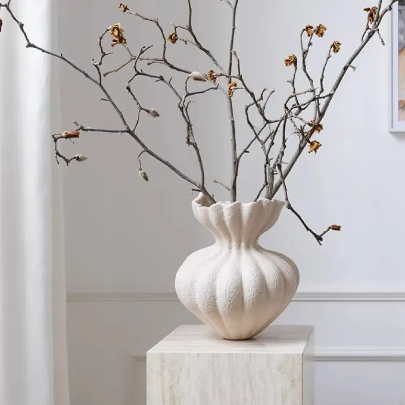  Роскошная ваза White Lily от LaLume из смолы VZ40280-32