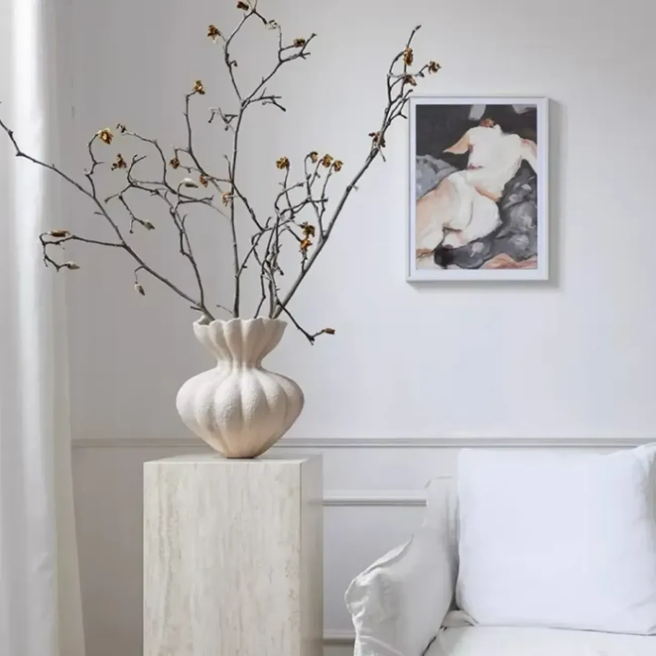 Роскошная ваза White Lily от LaLume из смолы VZ40280-32 Роскошная ваза White Lily от LaLume из смолы VZ40280-32