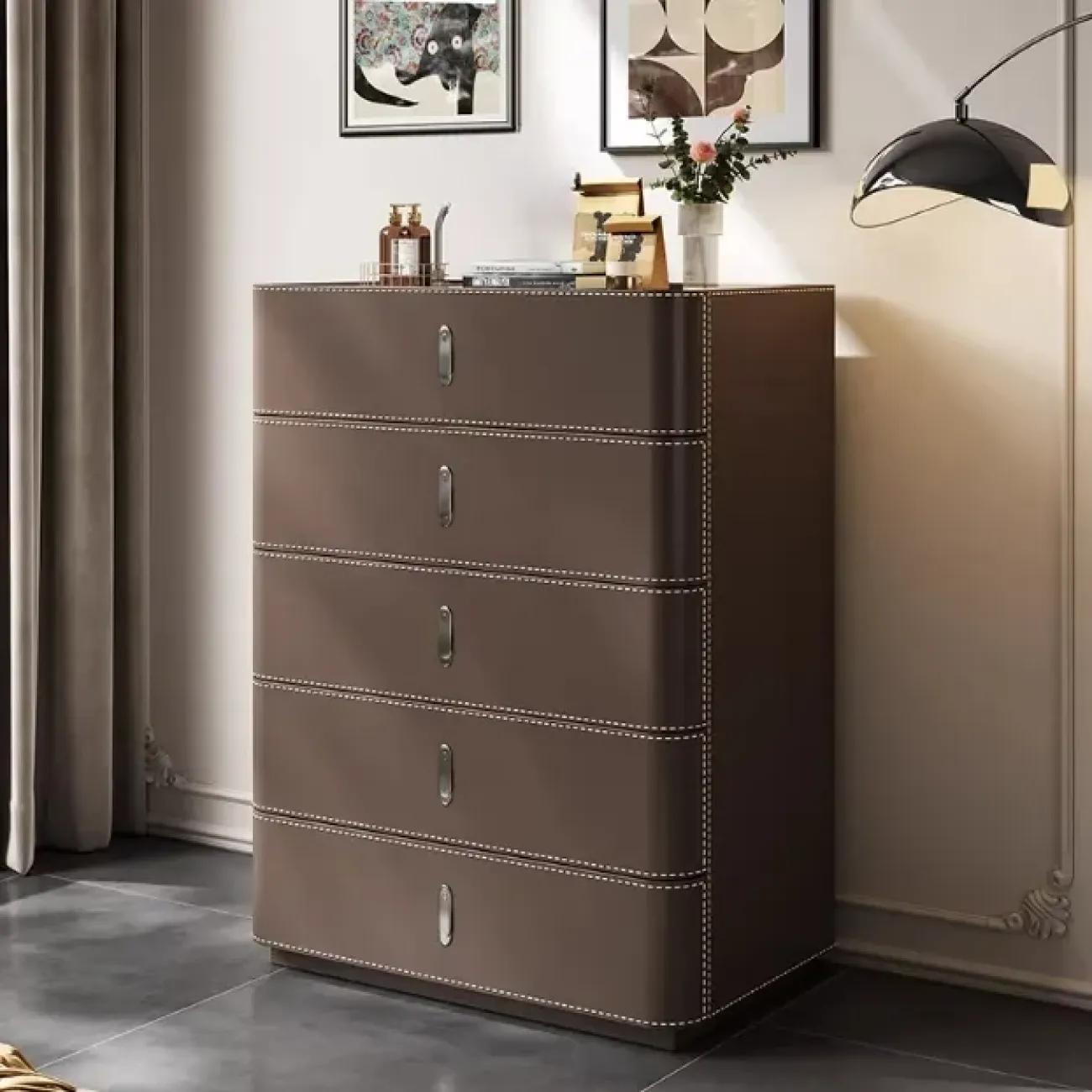 Классический комод Carat от LaLume с обивкой из кожи KD40281-32