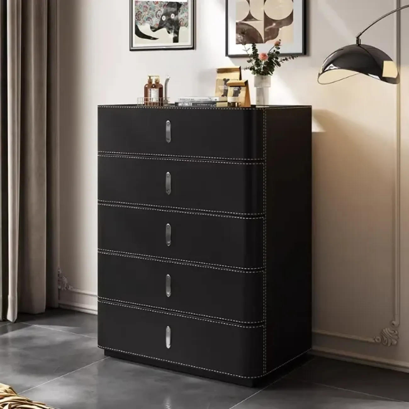 Классический комод Carat от LaLume с обивкой из кожи KD40281-32