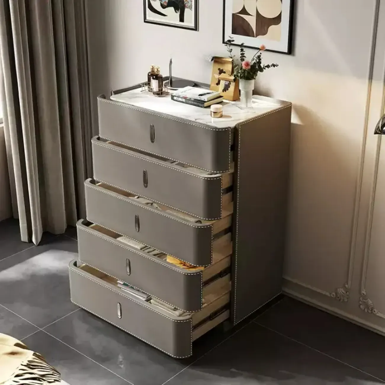 Классический комод Carat от LaLume с обивкой из кожи KD40281-32