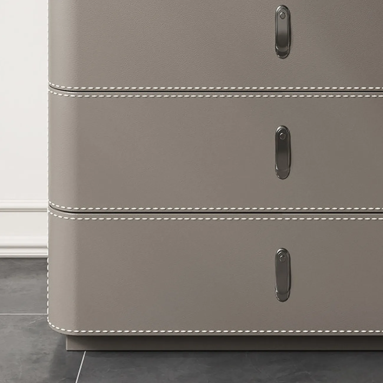 Классический комод Carat от LaLume с обивкой из кожи KD40282-32 Классический комод Carat от LaLume с обивкой из кожи KD40282-32