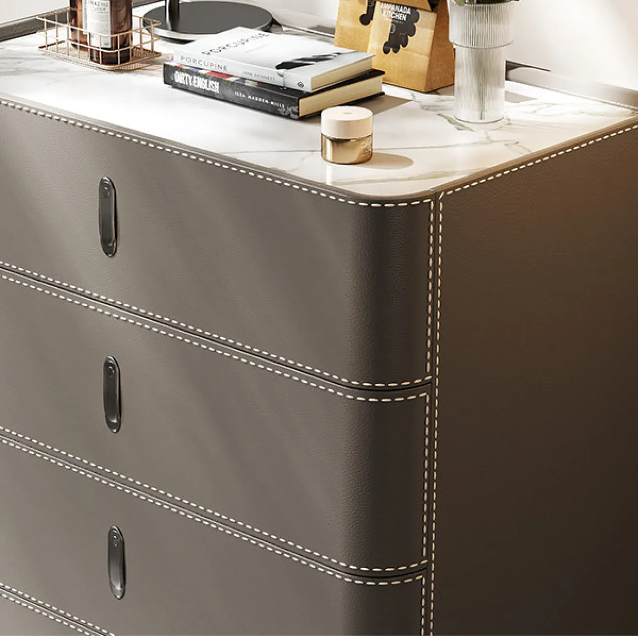 Классический комод Carat от LaLume с обивкой из кожи KD40282-32