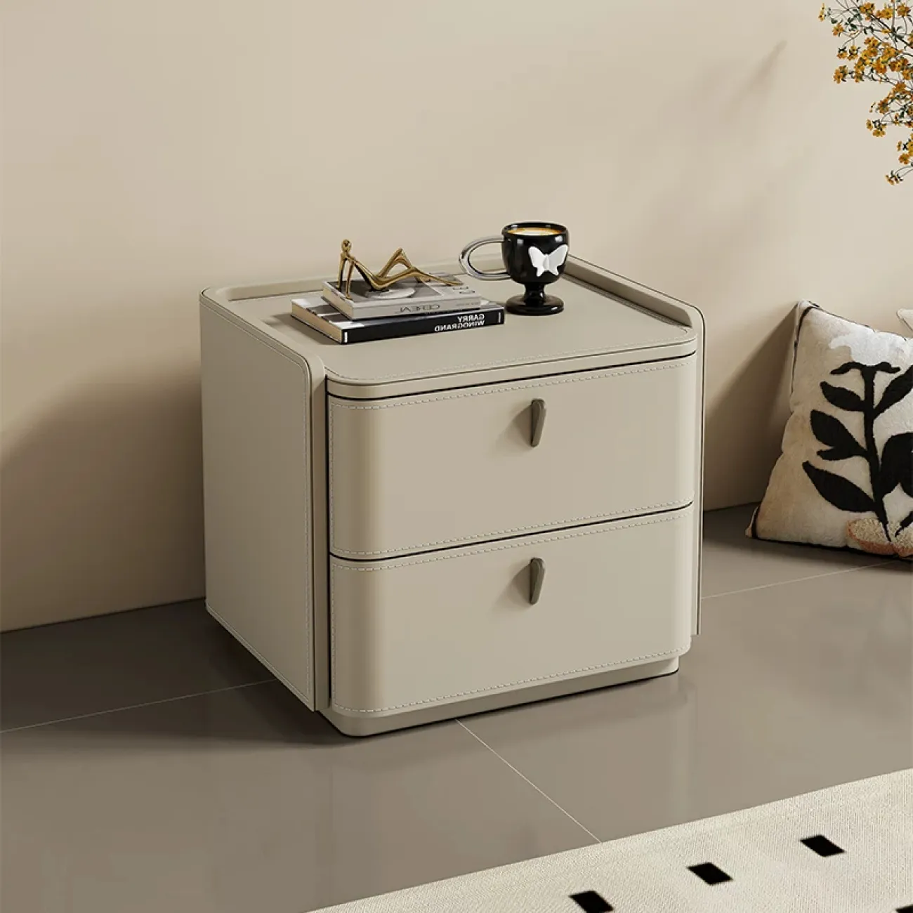 Классическая прикроватная тумба Carat от LaLume с обивкой из кожи KD40285-32