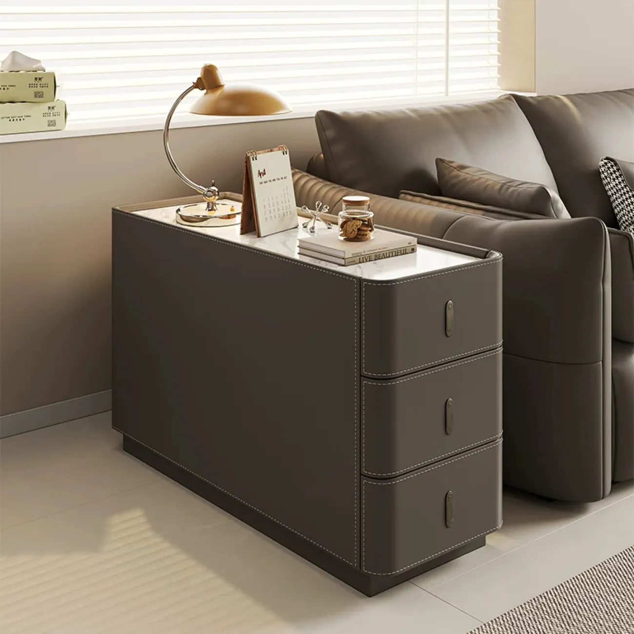 Удобный боковой комод Carat с кожаной обивкой KD40287-32