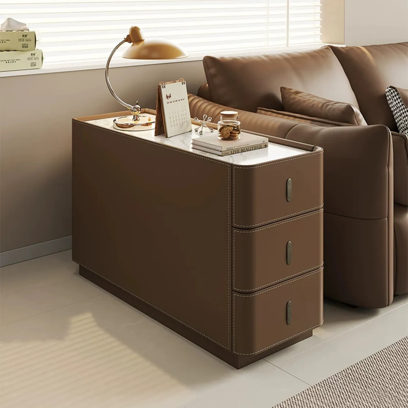 Удобный боковой комод Carat с кожаной обивкой KD40287-32