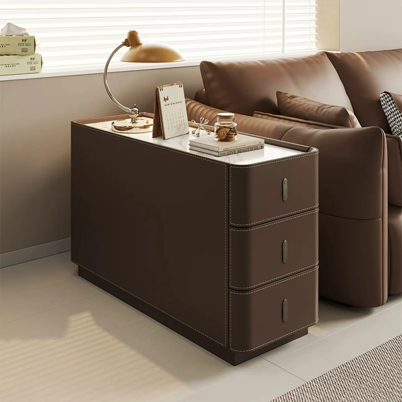 Удобный боковой комод Carat с кожаной обивкой KD40287-32