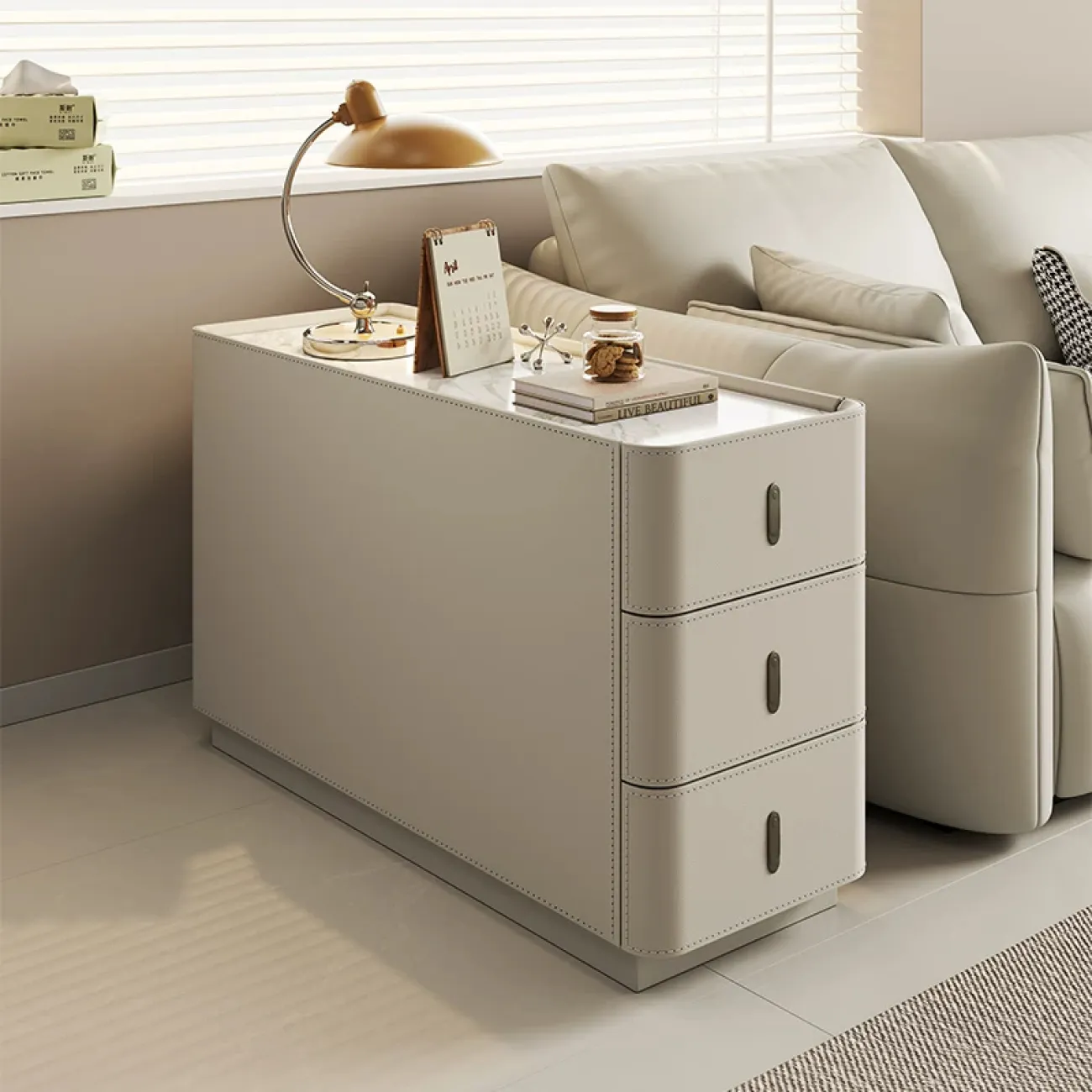 Удобный боковой комод Carat с кожаной обивкой KD40287-32