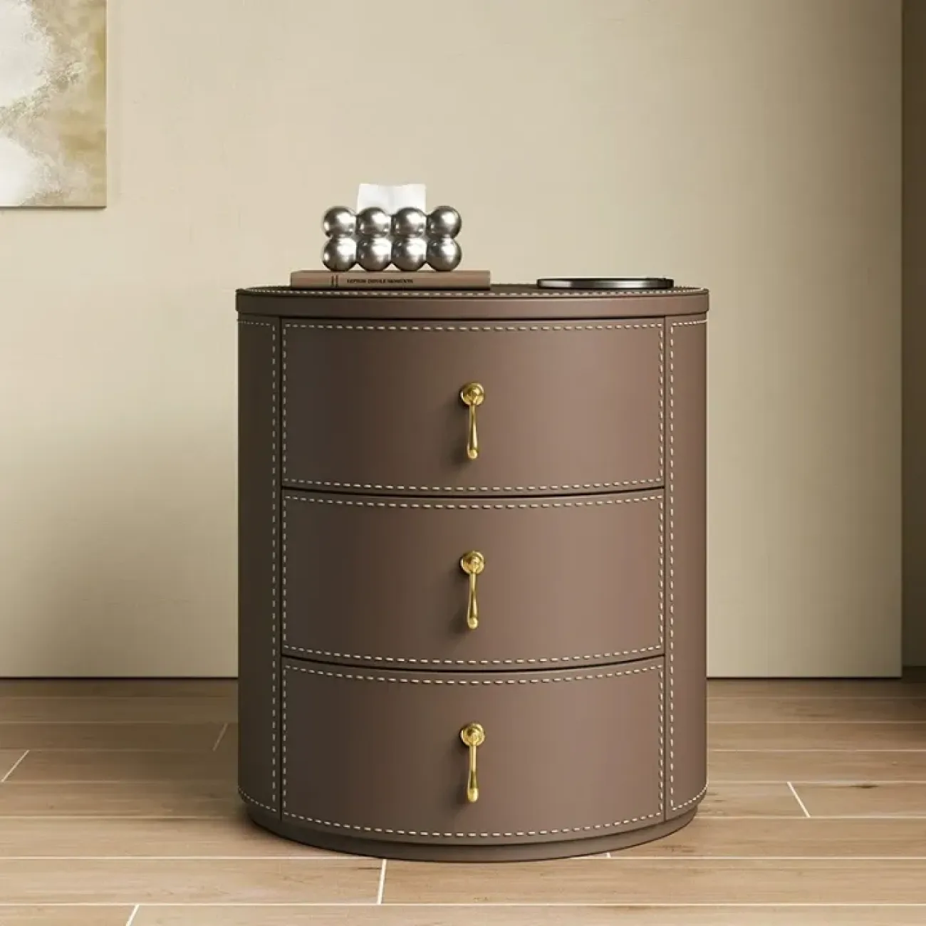 Классическая прикроватная тумба Carat от LaLume с обивкой из кожи и столешницей из мрамора KD40289-32