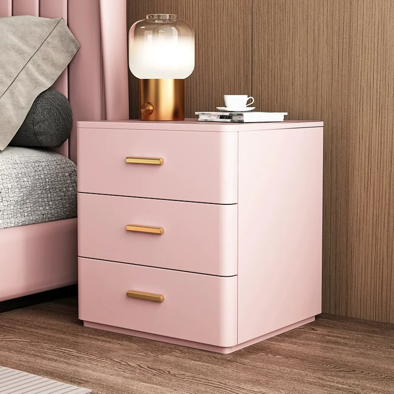 Классическая прикроватная тумба Carat от LaLume с обивкой из кожи KD40292-32 Классическая прикроватная тумба Carat от LaLume с обивкой из кожи KD40292-32