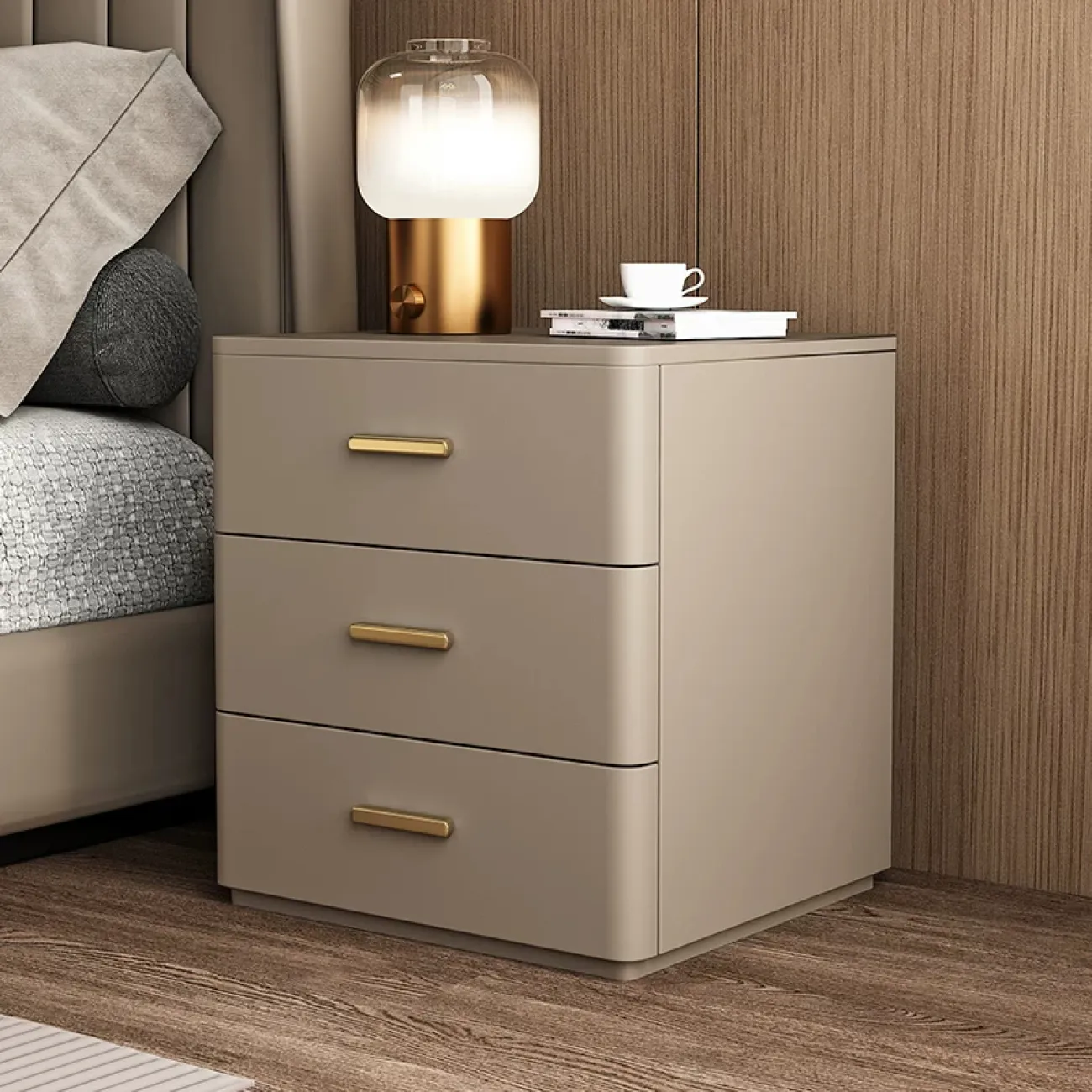 Классическая прикроватная тумба Carat от LaLume с обивкой из кожи KD40292-32