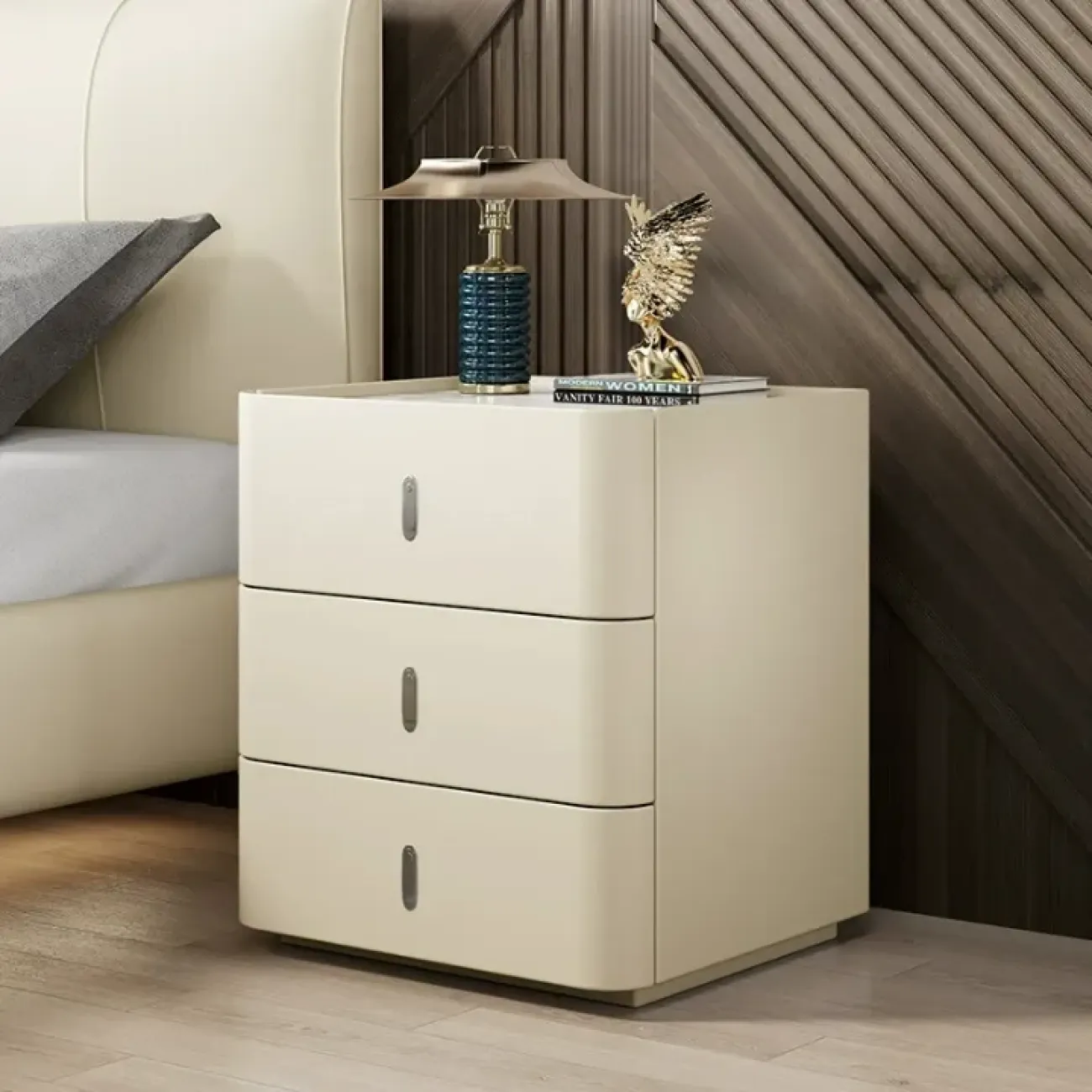 Классическая прикроватная тумба Carat от LaLume обивка кожа из микрофибры KD40296-32