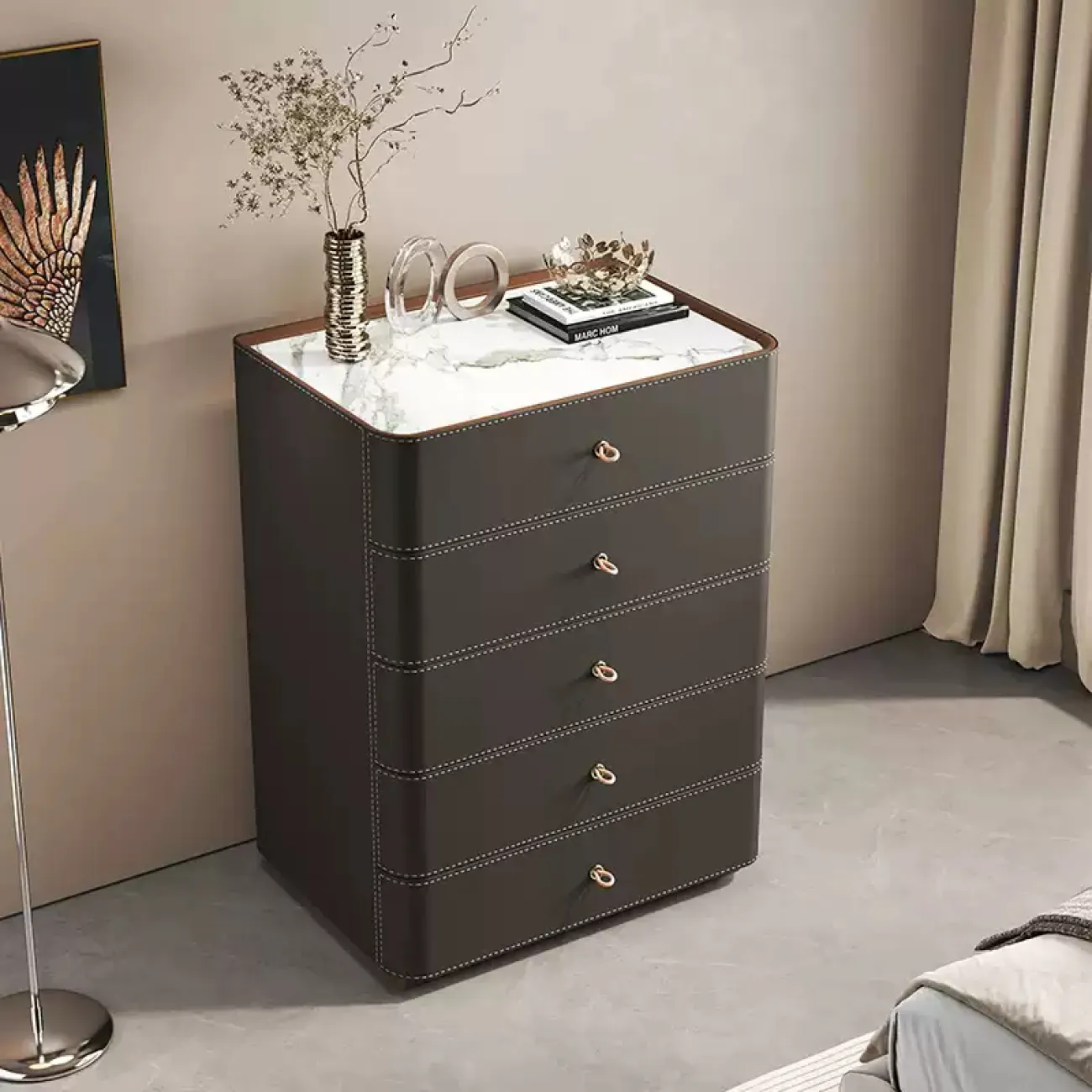 Классический комод Carat с обивкой из кожи KD40297-32 Классический комод Carat с обивкой из кожи KD40297-32