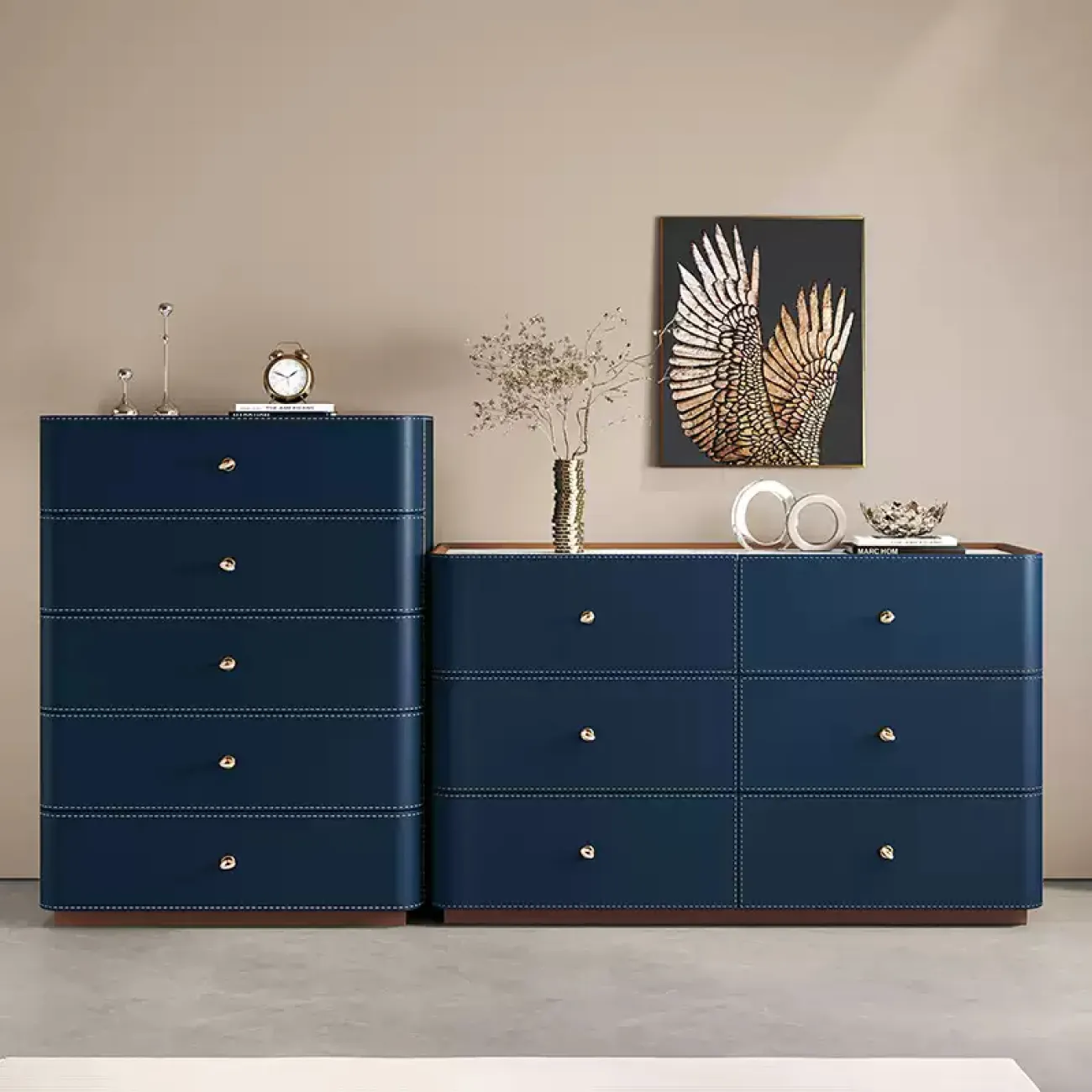 Классический комод Carat с обивкой из кожи KD40298-32